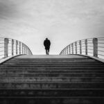 Le Comité Restreint’s “Le Gisant” — The Awakening Between Shadow and Light